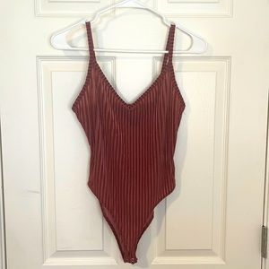 Ribbed dark pink body suit